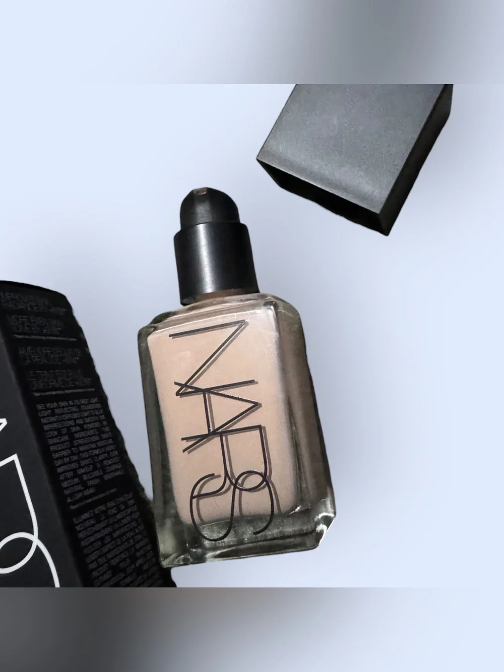 NARS Light Reflecting Foundation - Light 2 Mont Blanc - Picture 2 of 5